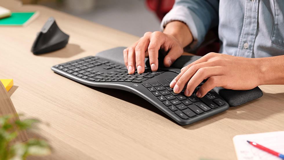 https://www.laptop.com.tr/wp-content/uploads/2023/04/2_logitech-k860-ergonomik-bilek-destekli-tam-boyutlu-kablosuz-turkce-klavye-siyah-920-010109-397517.jpg