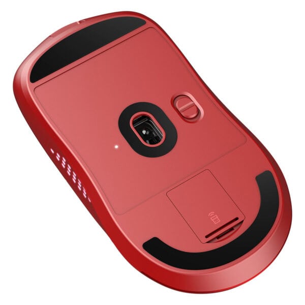 Yüksek teknolojili kırmızı robot süpürge, güçlü vakum ve akıllı navigasyon özellikleriyle ev temizliğinde en iyi performansı sağlar.