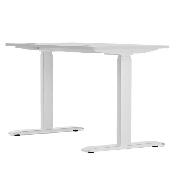 Dayanıklı ve şık beyaz çalışma masası, ergonomik tasarımıyla ofis ve ev çalışma alanları için ideal, geniş yüzey ve stabil yapısıyla kullanışlılık sağlar.