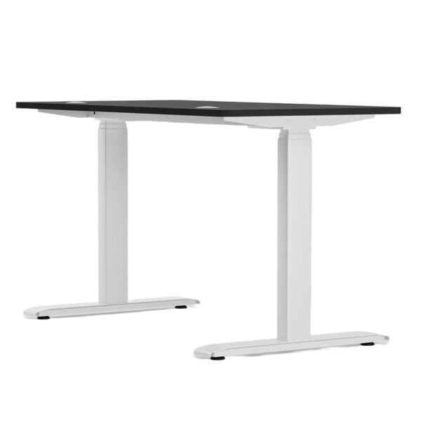 Esnek ayarlanabilir ergonomik çalışma masası, modern tasarım ve yüksek dayanıklılık, ofis ve ev kullanımı için ideal. Siyah tezgah ve beyaz ayak yapısıyla şık ve fonksiyonel.