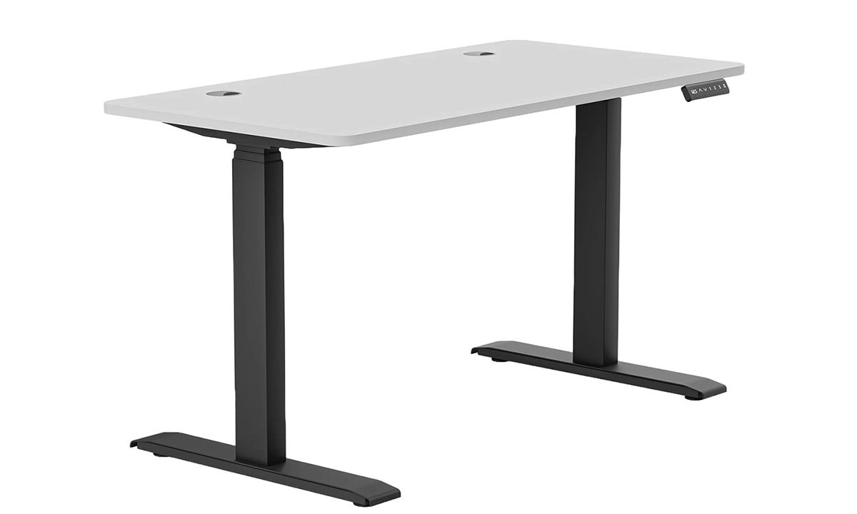 Kablolu veya kablosuz çalışma için ayarlanabilir yükseklikte modern çalışma masası.