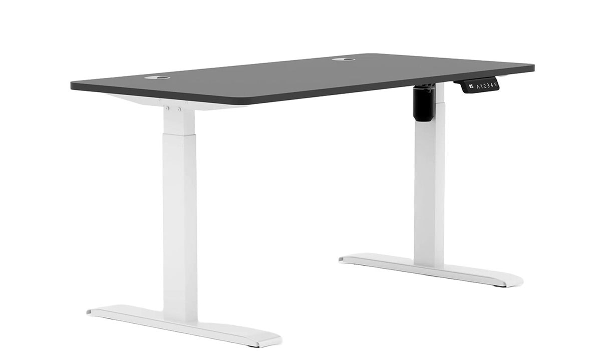 Modern ayarlanabilir çalışma masası, ofis ve ev kullanımı için ergonomik dizaynli, ayak kontrollü yükseklik ayarı özelliği ile konfor sağlar.