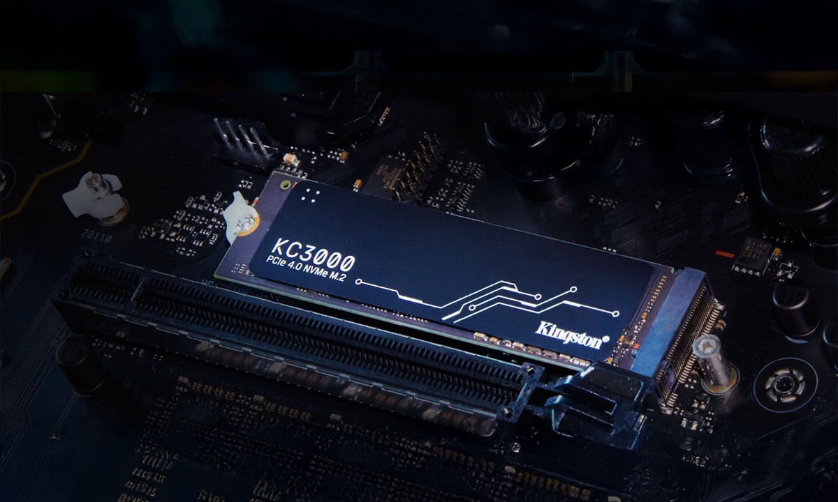 KC3000 NVMe M.2 SSD, yüksek performanslı Kingston katı hal sürücüsü, bilgisayar hızını artırmak için ideal, dayanıklı ve güvenilir veri depolama çözümü.