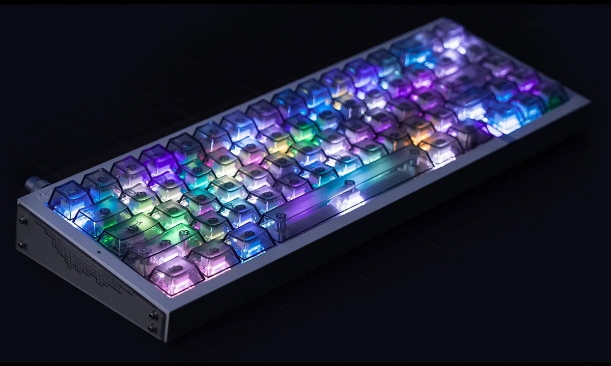 Parlak renkli RGB aydınlatmalı dizüstü bilgisayar klavyesi, şık ve fonksiyonel tasarım, gece kullanımı ve oyunlar için ideal, yüksek performanslı, mekanik anahtarlar, kompakt ve taşınabilir.