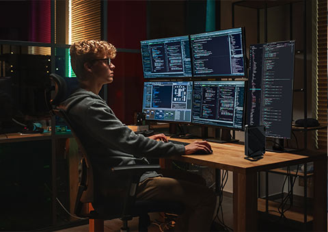 Yüksek performanslı oyun ve profesyonel dizüstü bilgisayarlar kullanılan geliştirilmiş teknolojilerle donatılmış modern çalışma ortamı.