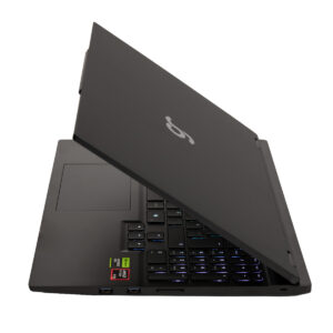 Gelişmiş ekran kartlı dizüstü bilgisayar, yüksek performanslı oyun ve iş kullanımına uygun, RGB aydınlatmalı klavye ile modern tasarım, ön yüzeyden görüntü.