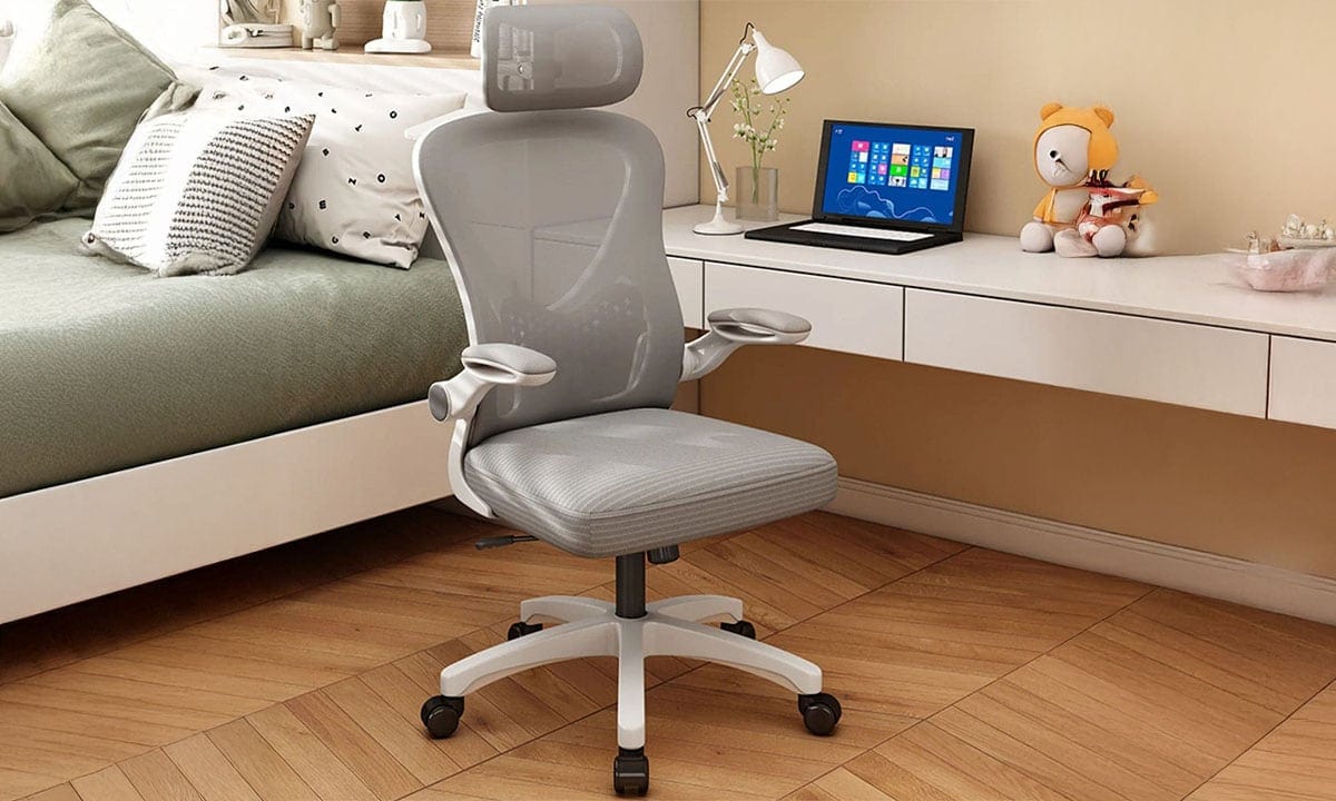 Yüksek ergonomili ofis sandalyesi, modern çalışma alanlarına uygun, ayarlanabilir sırt desteği ve rahat oturma yüzeyi ile ofis ve ev kullanımı için ideal.