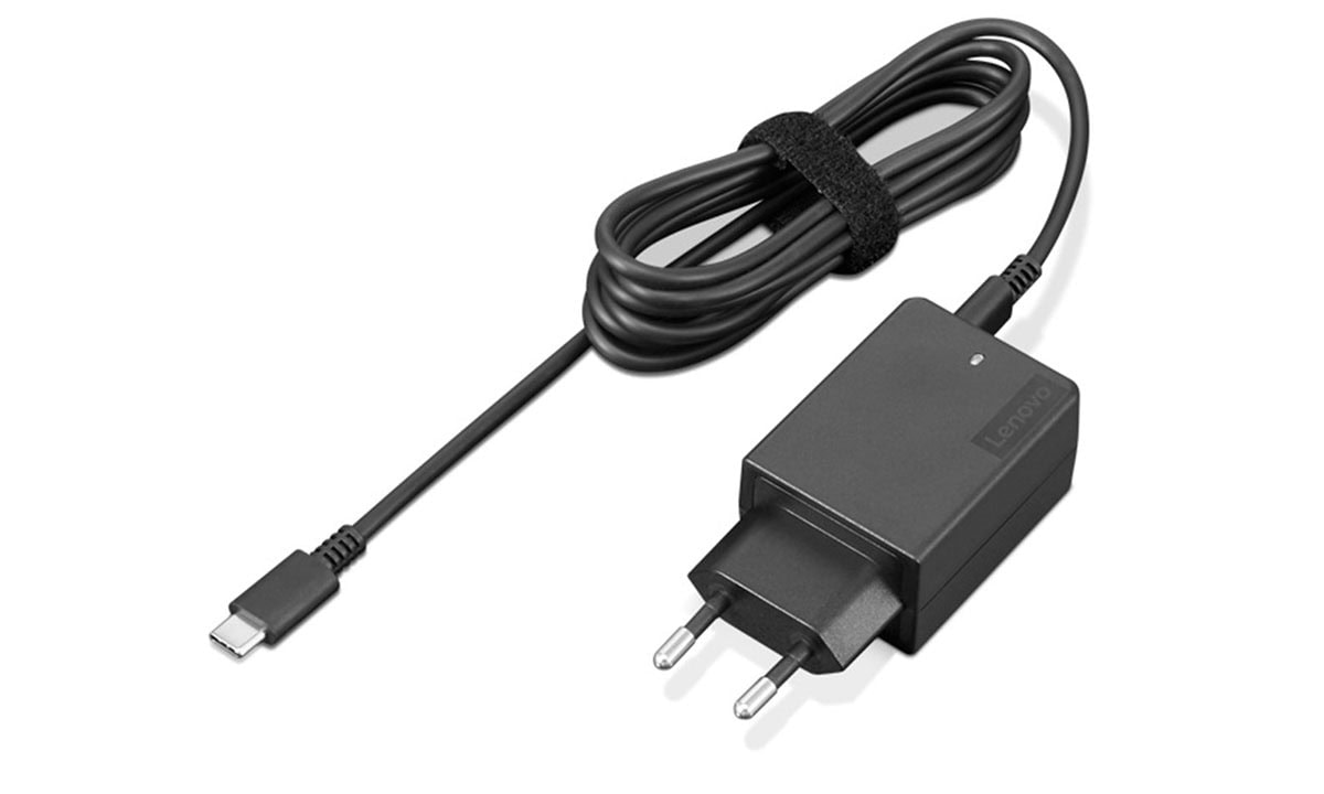 Şarj adaptörü ve USB-C kablo, Lenovo dizüstü bilgisayarlar için uygulama, hız ve güvenli şarj sağlar. Taşıması kolay ve yüksek performanslı dizüstü şarj çözümü.