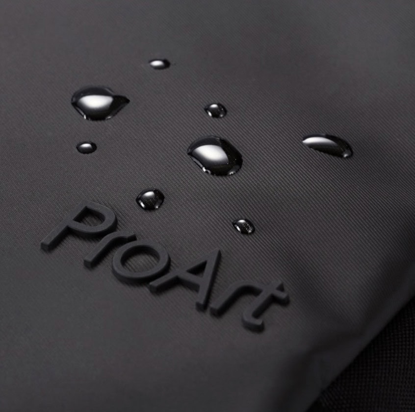 Gazlı ve dayanıklı sırt çantası, modern tasarımıyla laptop ve seyahat eşyalarını güvenle taşımanızı sağlar. Çok bölmeli yapısıyla pratik kullanım sunar.