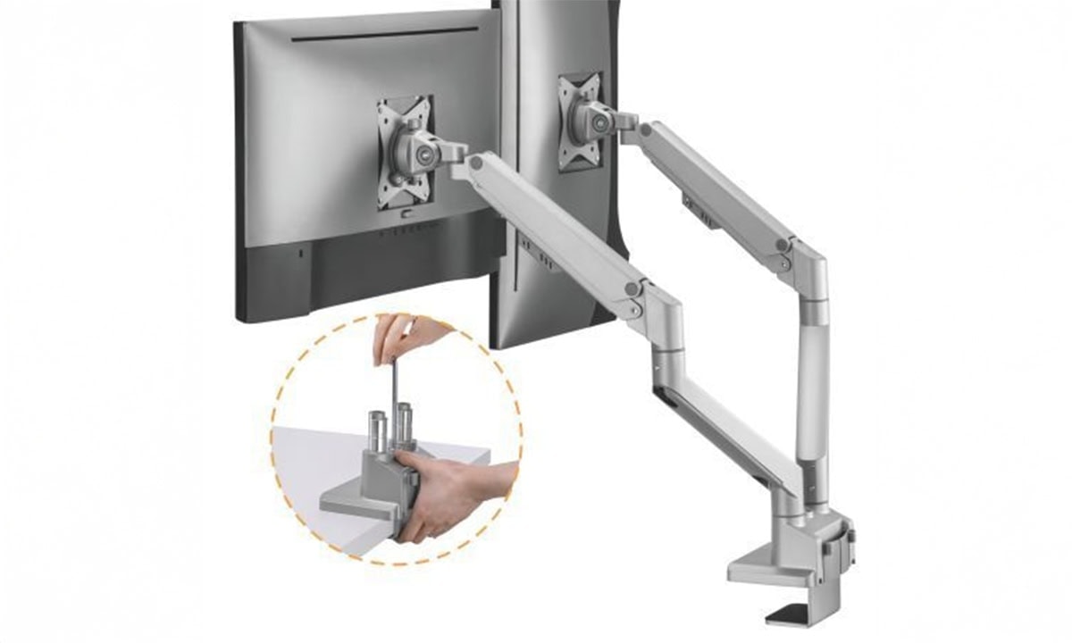Çift monitör kolu ve güncel teknoloji kullanımı, ergonomik ve verimli çalışma ortamı sağlar.