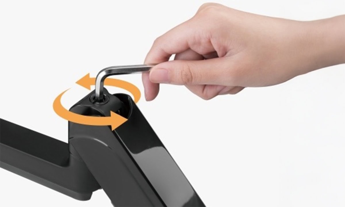 Anahtar ile monitör ayarlarını değiştiren kullanıcı, ergonomik ve dayanıklı laptop aksesuarlarıyla yüksek performans sağlar.