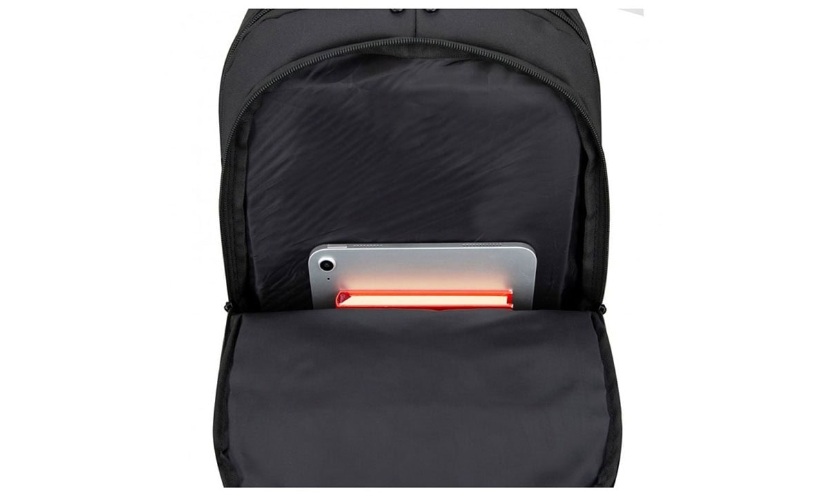 Kameralı dizüstü bilgisayar ve tablet askılı sırt çantası, geniş ve düzenli ana bölmesiyle teknolojik ürünlerinuzu güvenle taşıma imkanı sağlar.