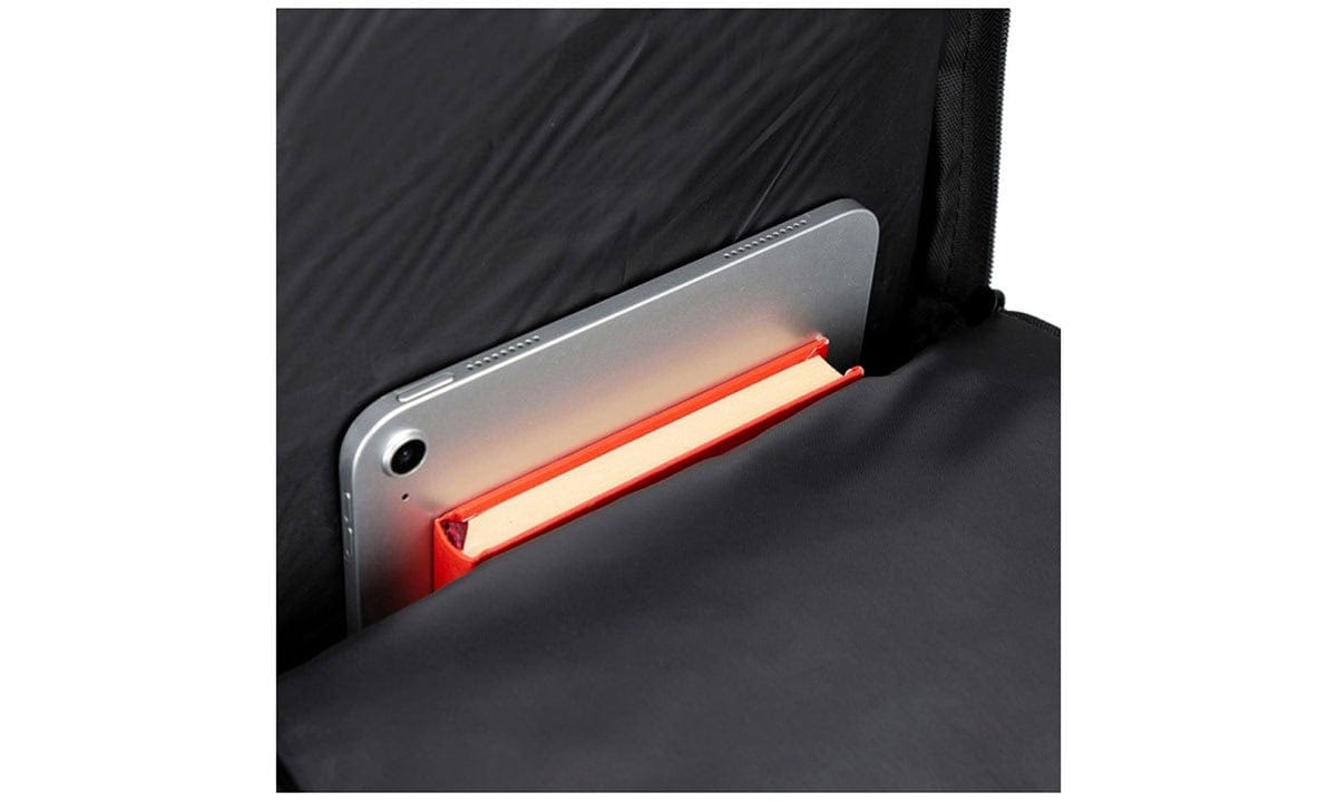 Kablo saklama alanı içeren sırt çantası, laptop ve kitap bölmesi, seyahat ve günlük kullanım için ideal, dayanıklı ve şık tasarım, bilgisayar ve aksesuarlar için düzenli saklama çözümü.