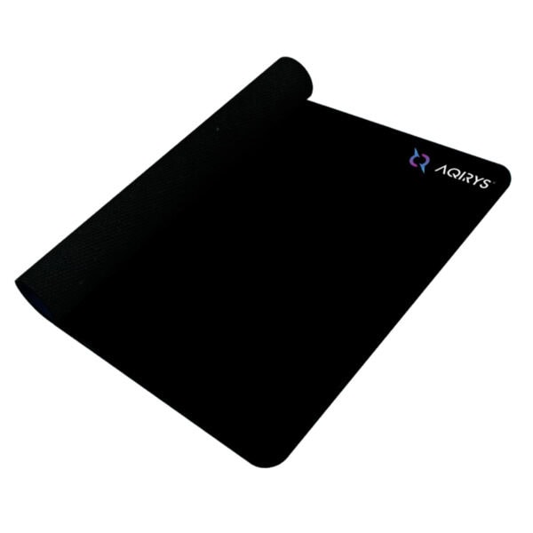 Yüksek performanslı taşınabilir bilgisayar ve laptop aksesuarları için uygun olan AQIRYS marka oyun mouse pad'i, kaymaz yüzeyi ve geniş yüzeyi ile rahat kullanım sağlar.
