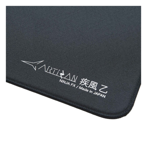 Yüksek kaliteli Siyah Renkli Ninja FX oyun mousepad, Japon yapımı ve dayanıklı kumaş yüzey, ergonomik tasarım, hassas izleme ve kaymaz taban ile profesyonel oyun deneyimi sağlar.