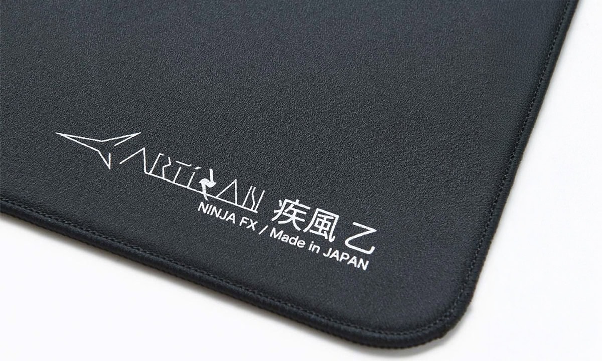 Yüksek kaliteli gaming mouse pad, Ninja FX modeli, Japon yapımı, dayanıklı ve şık tasarım, hassasiyetli kaydırma ve konfor sağlıyor.