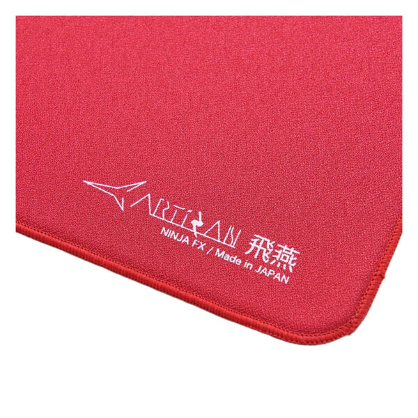 Yüksek kaliteli kırmızı oyun mousepad, Ninja FX teknolojisi ve Japon yapımı, optimal kayma ve dayanıklılık sağlar, profesyonel oyuncular ve ofis kullanıcıları için ideal.