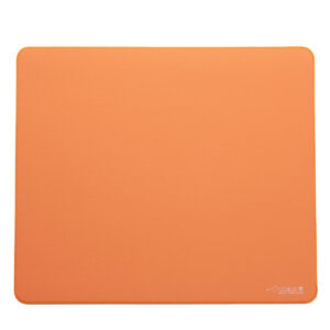 Açık turuncu renkli laptop masası veya mouse pad, hafif ve taşınabilir tasarım, kaliteli yüzey, ergonomik kullanım ve şık görünüm, profesyonel ve ev kullanımı için ideal.