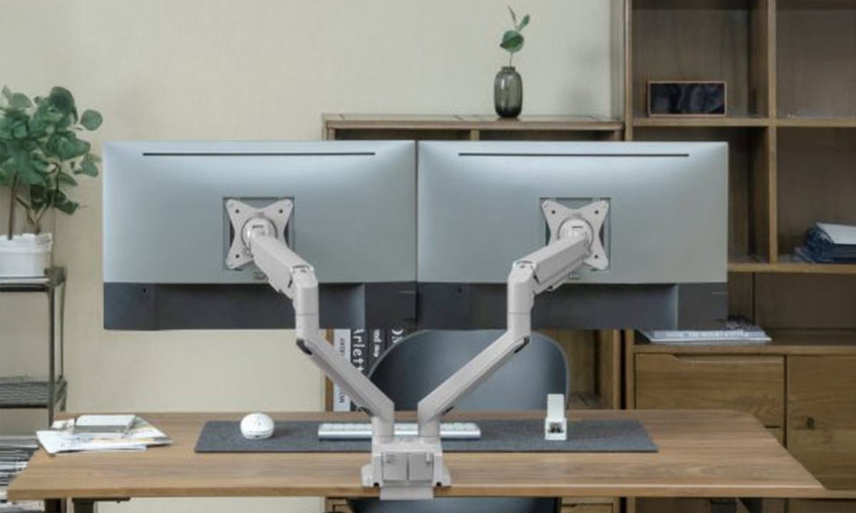 Çift monitör destekli ergonomik bilgisayar çalışma alanı, ofis ofis ekipmanı ve teknolojisi ile ofis düzeni, üretkenlik ve konforu artırmak için tasarlandı.