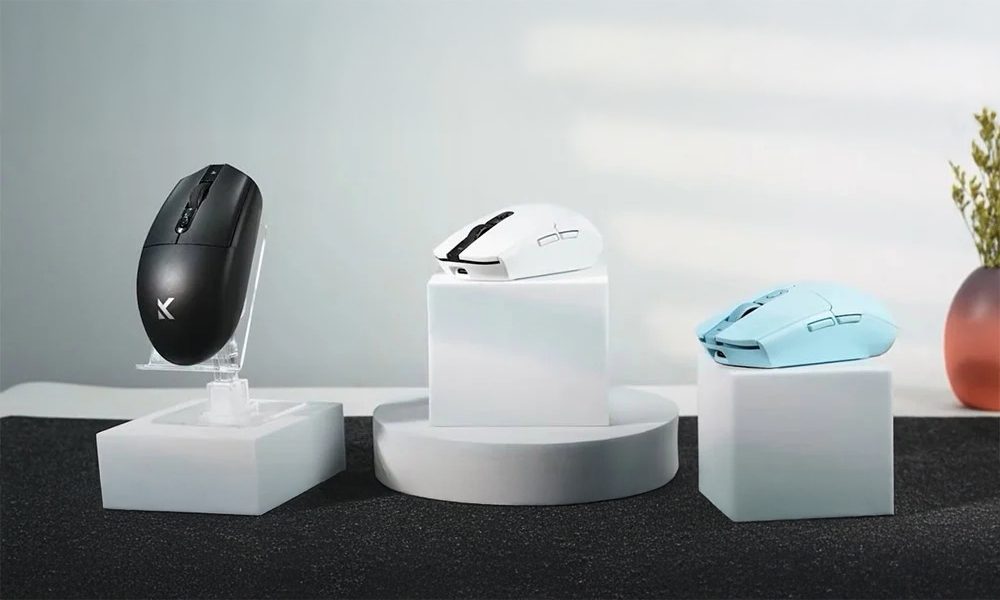 Fareler, siyah, beyaz ve mavi renklerde, ergonomik tasarım, yüksek hassasiyetli optik sensör, kablosuz bağlantı, uzun pil ömrü ile ofis ve oyun kullanımı için ideal.