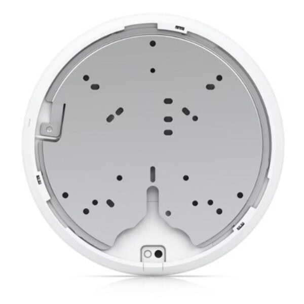 Geri dönüştürülmüş akıllı robot süpürgenin alt görünümü, toz ve kirleri temizleyen çok sayıda fırça ve sensör ile donatılmış, modern tasarıma sahip temizlik cihazı.