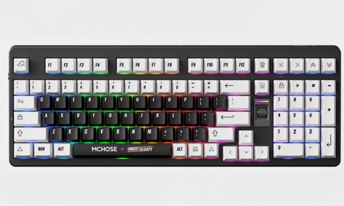 Renkli RGB aydınlatmalı oyun klavyesi, yüksek performans ve şık tasarım için ideal, çoklu renk efektleri ve dayanıklı tuş yapısıyla oyun tutkunlarına özel.