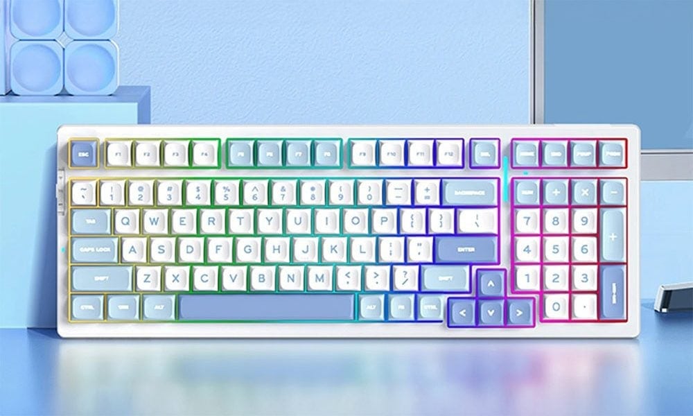 Renkli ışıklandırmalı RGB bilgisayar klavyesi, oyun ve ofis kullanımına uygun, LED aydınlatmalı, rahat ve dayanıklı bilgisayar klavyesi.