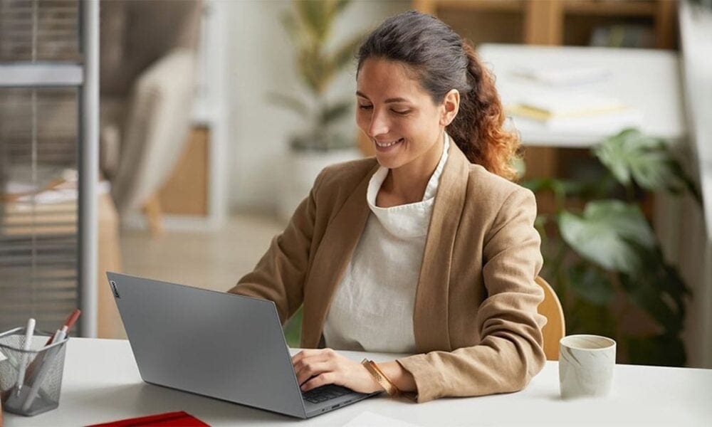 Lenovo V15 G4 IRU Laptop H1