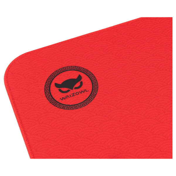 Kırmızı renkli, dayanıklı ve kaymaz yüzeye sahip masaüstü mouse pad, oyun ve çalışma ortamları için ergonomik tasarımıyla üstün performans sunar. Marka logosu ve şık tasarımıyla dikkat çeker.
