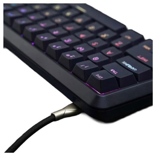 Kablolu oyun klavyesi, RGB ışıklı ve dayanıklı tuşlarıyla bilgisayar oyunları ve ofis kullanımı için ideal, ergonomik tasarım ve yüksek performans sağlar.