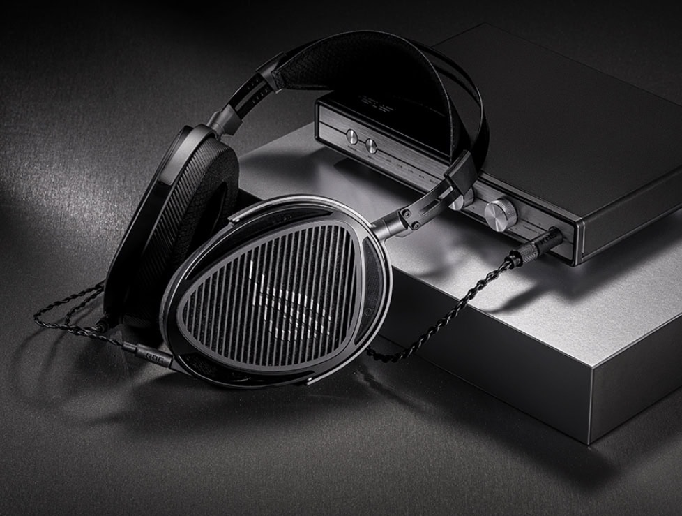 ASUS ROG Kithara 100 mm HIFIMAN Düzlemsel Manyetik Sürücü PS5 Uyumlu Gaming Kulaklık, üstün ses performansı ve konfor sağlayan tasarımıyla oyun deneyiminizi artırır.
