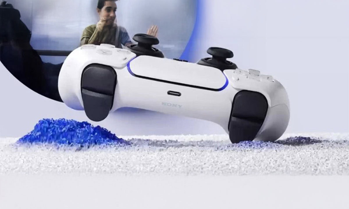 Yüksek performanslı Sony PlayStation 5 Slim Dijital Edition 825GB oyun konsolu ve kontrolcü, modern tasarımıyla öne çıkar.