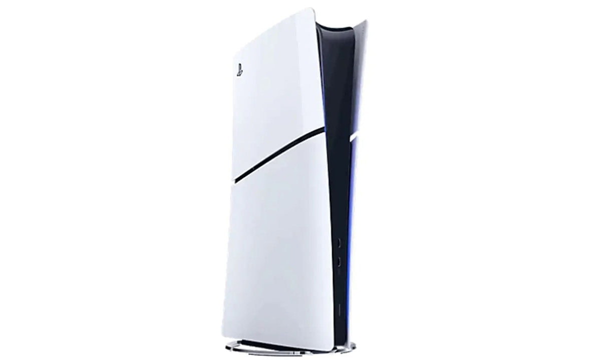 Beyaz Sony PlayStation 5 Slim Dijital Edition oyun konsolu, 825GB depolama, modern tasarım ve yüksek performans, TCL 55Q6C 55 inç 4K UHD Smart TV ile uyumlu, oyun keyfini artırır.