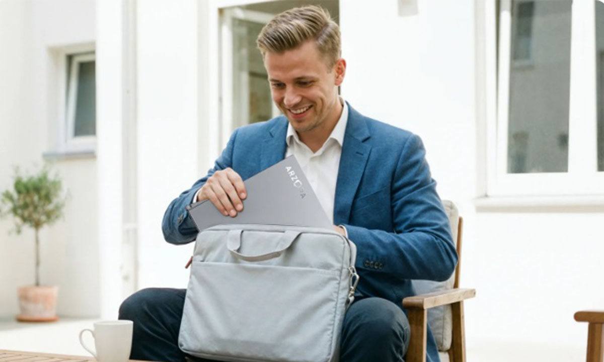 Hareket Halinde Kullanım İçin Tasarlanmış İnce Taşınabilir Monitör