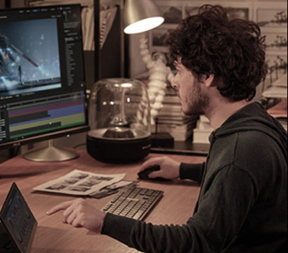 ASUS ProArt OLED PA32DC 31.5 inç 4K UHD OLED monitör, profesyonel renk doğruluğu ve geniş renk gamı ile yaratıcı çalışmalar için ideal. Pivot fonksiyonu ve 1ms tepki süresiyle üstün performans sağlar.