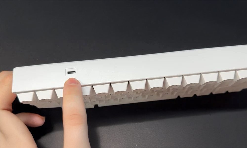 Yüksek performanslı MCHOSE Ace 60 Pro Siyah RGB oyun klavyesi, hall effect anahtarlar ve manyetik switch teknolojisi ile üstün oyun deneyimi sunar.