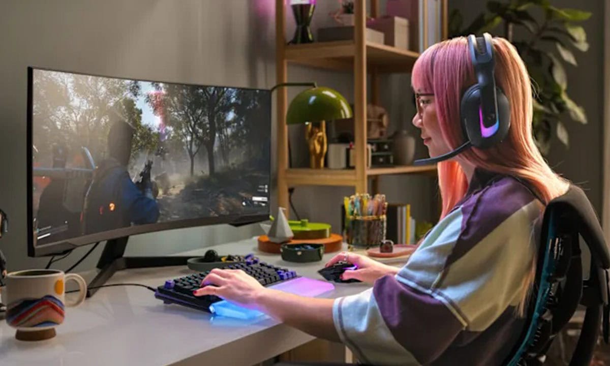 Logitech G512 Siyah Kablolu Gaming Klavye, yüksek performans ve dayanıklılık sunar, RGB aydınlatma ve hassas tuşlar ile oyun deneyimini artırır.