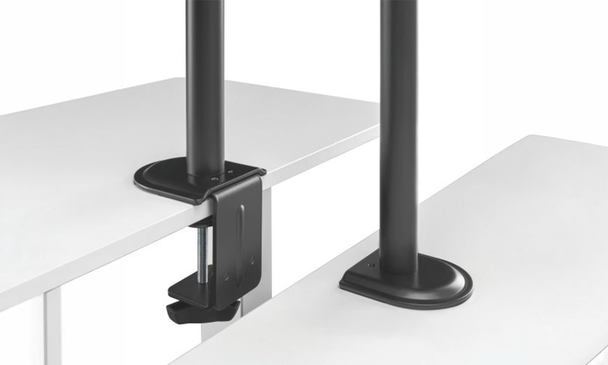 Brateck 17-32 inç uyumlu iki kollu monitör ve laptop tutucu, sağlam yapısı ve ayarlanabilir özellikleriyle ergonomik çalışma alanları sağlar.