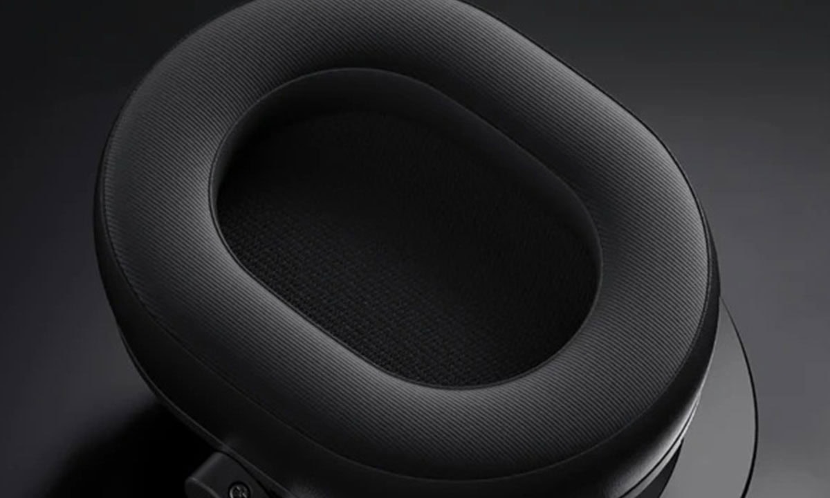 Yüksek kaliteli MCHOSE V9 Turbo Beyaz Altın kablosuz gaming kulaklık, 7.1 surround ses ve konforlu tasarımıyla oyun deneyiminizi artırır.