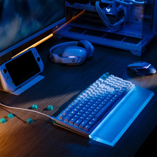 Logitech G512 X 98 Kablolu Beyaz Gaming Klavye, yüksek performans ve şık tasarımıyla oyun deneyiminizi artırır. Dayanıklı yapısı ve RGB aydınlatmasıyla öne çıkan bu klavye, profesyonel oyuncular ve oy.