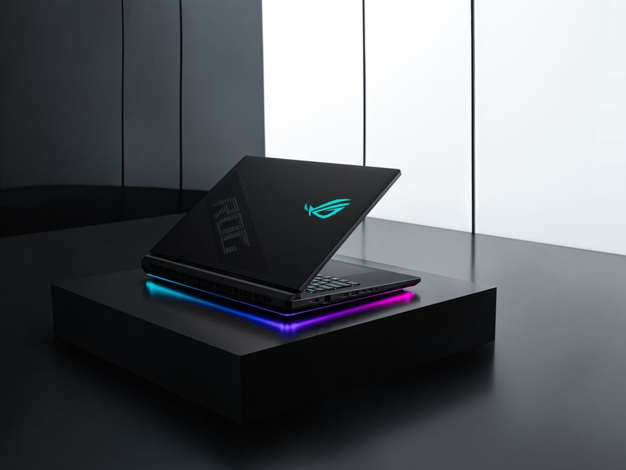 Asus Republic Of Gamers Guc Abidesi Yeni Rog Strix Scar 18i Sahneye Cikardi 2