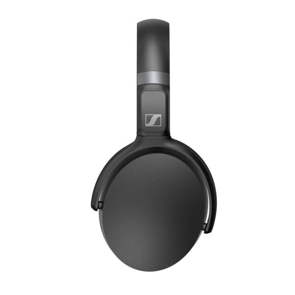 Sennheiser HD 450BT kablosuz kulaklık, yüksek ses kalitesi ve aktif gürültü engelleme özellikleriyle müzik dinleme deneyimini artırır. Katlanabilir tasarımıyla taşınabilirlik sağlar.