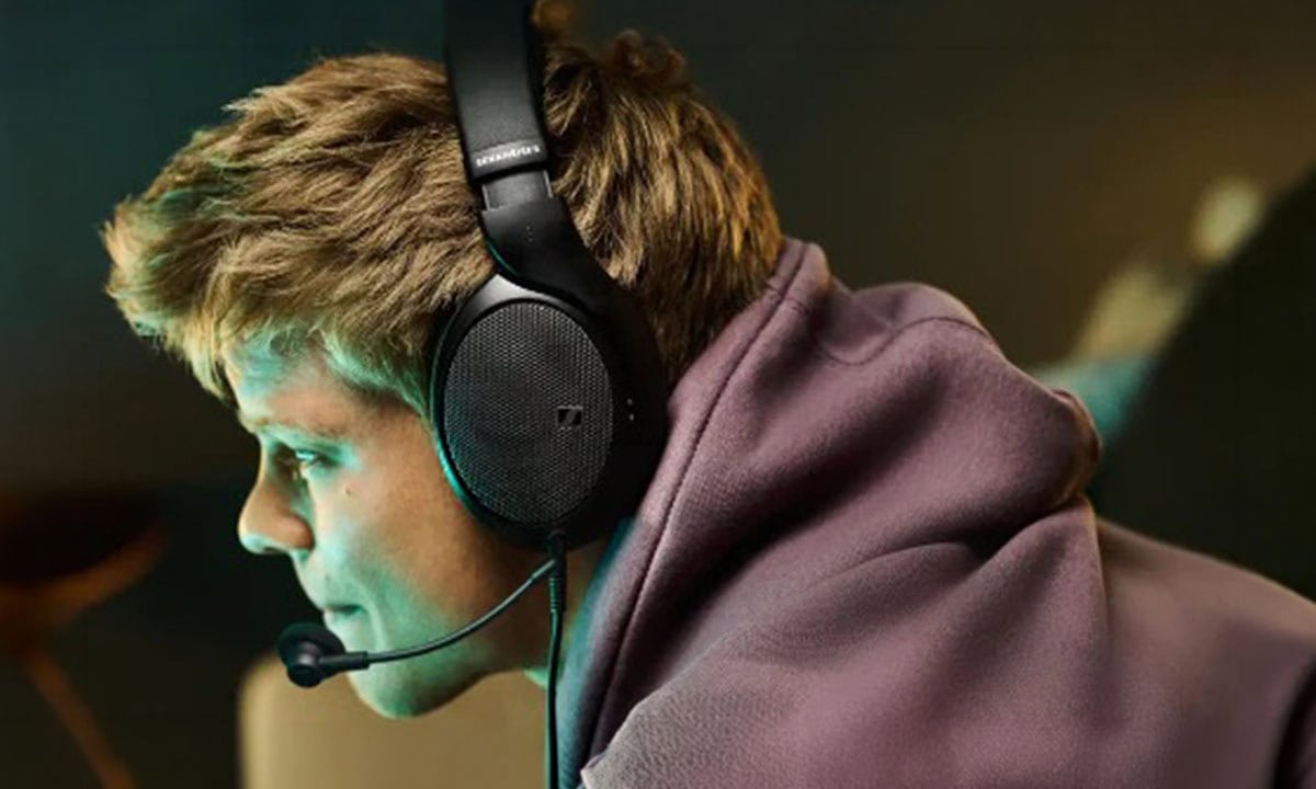 Sennheiser HD 500 BAM kulaklık ve mikrofon, yüksek ses kalitesi ve konfor sunar, oyun ve iletişim için ideal. Profesyonel ses deneyimi sağlayan bu kulaklık, dayanıklı tasarımıyla öne çıkar.