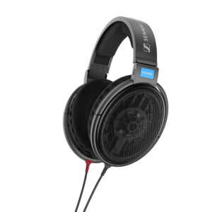 Yüksek kaliteli Sennheiser HD 600 kulak üstü kulaklık, profesyonel ve müzik tutkunları için üstün ses deneyimi sağlar.