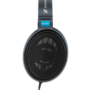 Sennheiser HD 600 yüksek kaliteli kulak üstü kulaklık, üstün ses netliği ve konfor sağlar. Profesyonel ve müzik tutkunları için ideal, yüksek çözünürlüklü ses deneyimi sunar.