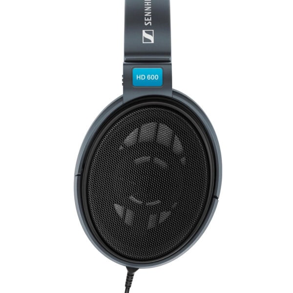 Sennheiser HD 600 yüksek kaliteli kulak üstü kulaklık, üstün ses netliği ve konfor sağlar. Profesyonel ve müzik tutkunları için ideal, yüksek çözünürlüklü ses deneyimi sunar.