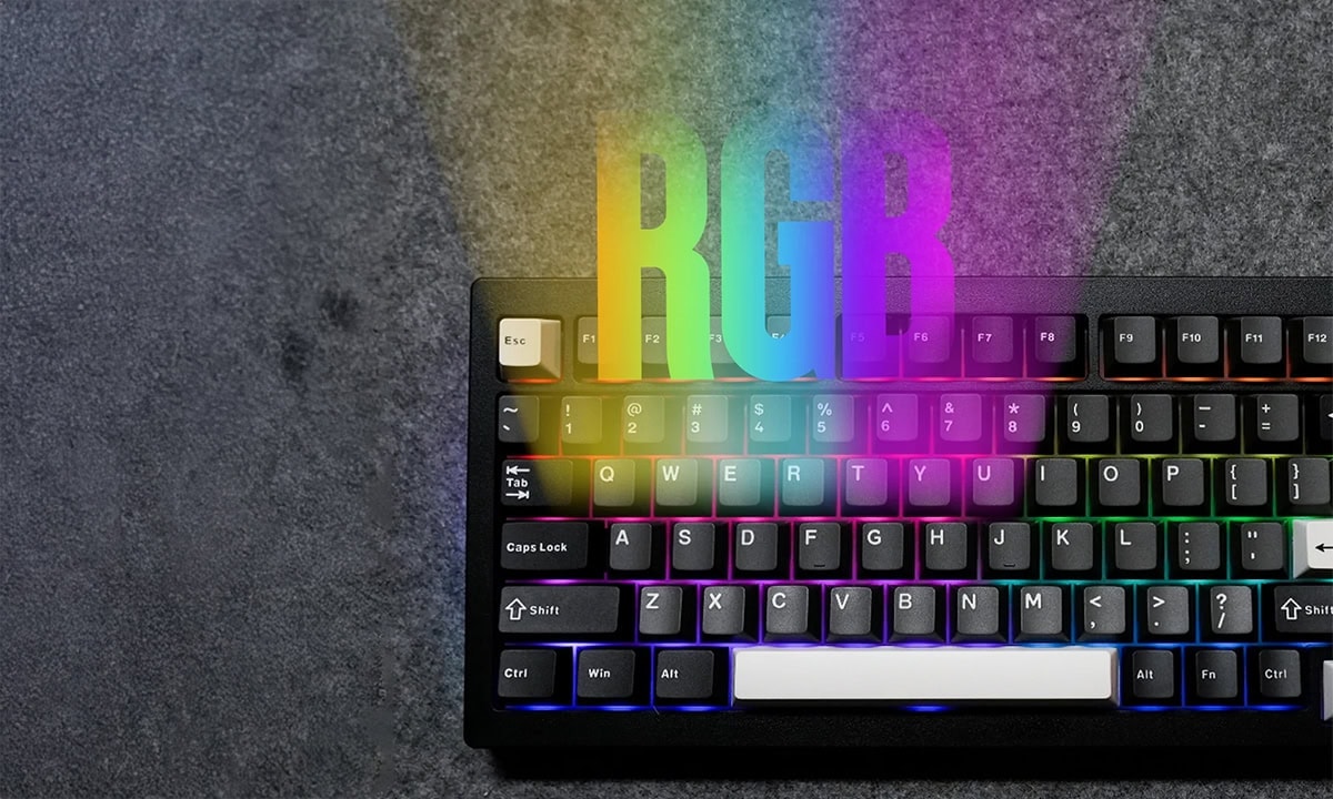 RGB aydınlatmalı oyun ve çalışma klavyesi, çok renkli ışık efektleriyle donatılmış, yüksek performanslı ve ergonomik tasarıma sahip bilgisayar klavyesi.