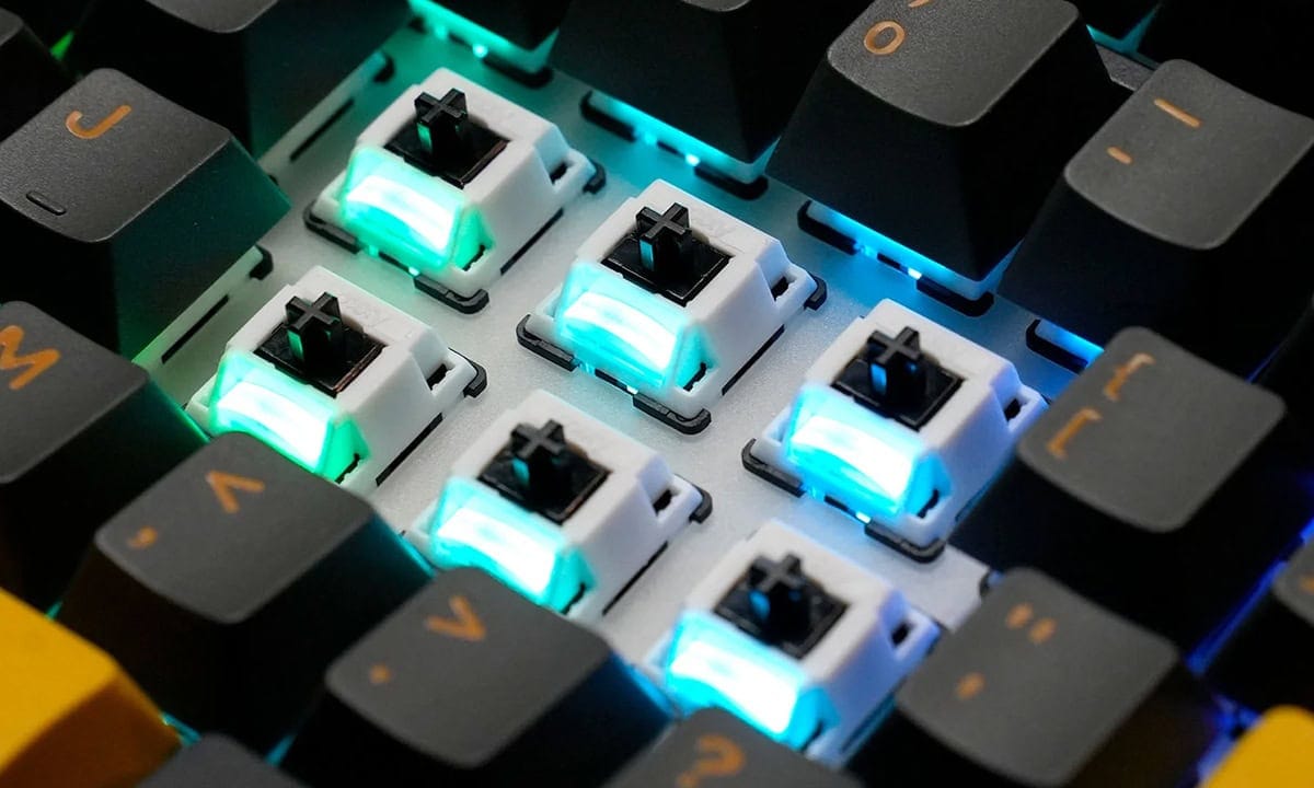Işıklandırmalı mekanik klavye tuşları, bilgisayar ve oyun ekipmanları, yüksek hassasiyetli ve dayanıklı, RGB aydınlatmalı, profesyonel ve oyun amaçlı kullanıma uygun.