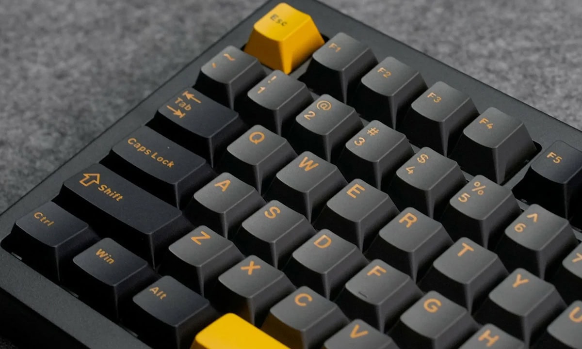 Yüksek kaliteli mekanik klavye, oyun ve yazılım kullanımı için ideal, ergonomik tasarım ve dayanıklı tuşlar. Renkli tuşlar ve fonksiyonel düzen ile bilgisayar deneyimini artırır.