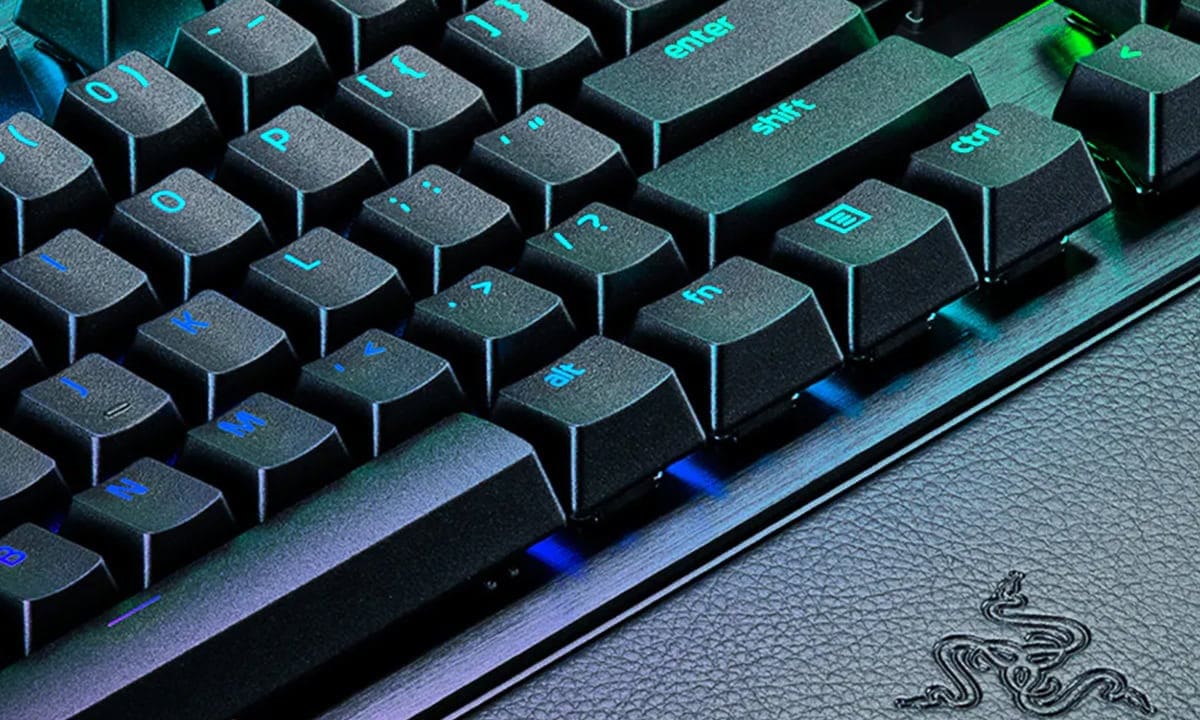 Razer Huntsman V3 Pro 8KHz Analog Optik Switch RGB Mekanik Gaming Klavye, yüksek performanslı ve RGB aydınlatmalı, oyun ve ofis kullanımı için ideal.